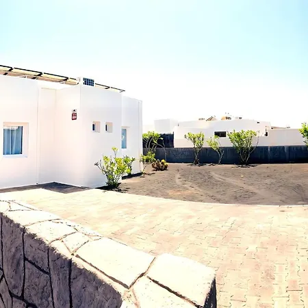 Villa Descansa With Private Pool, Air-conditioning, Sea View, Smart-tv Wifi Playa Blanca